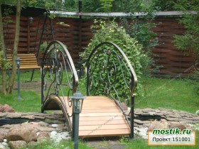 Декоротивный садовый кованый мостик с перилами М10
